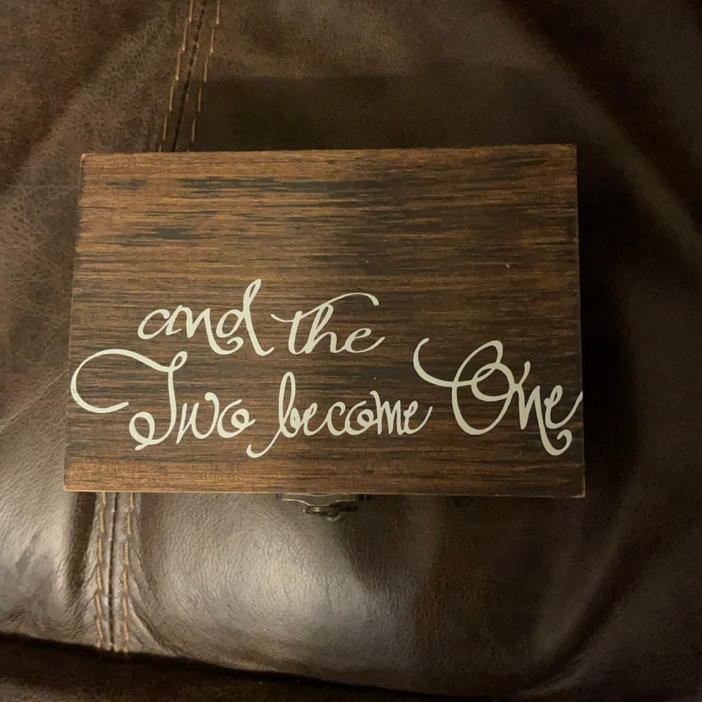 Ring box